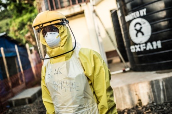 에볼라 바이러스가 서아프리카 전 지역을 휩쓸고 있습니다.